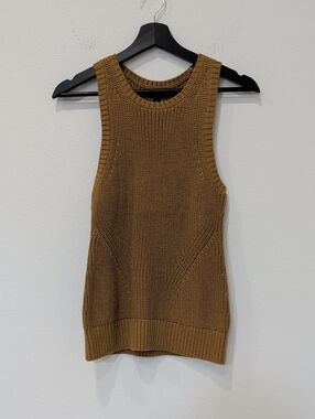 Banana Republic Sleeveless Knit in Camel